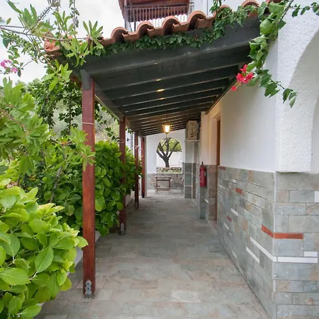 Alissia Apartahotel 3*