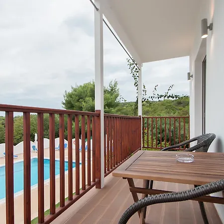 Alissia Aparthotel 3*